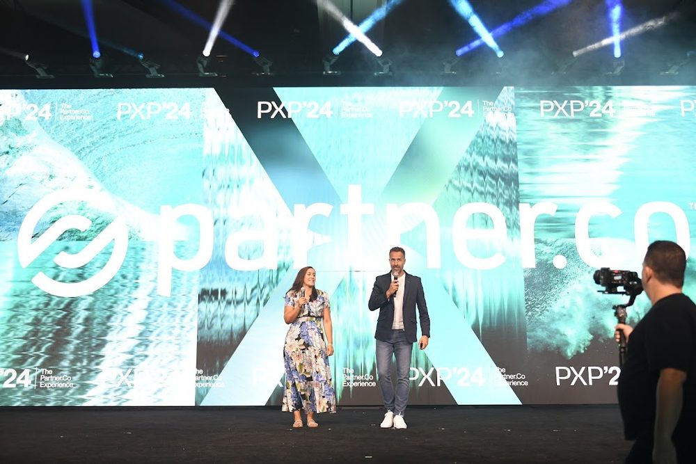 Stéphane Page, leader PartnerCo, sur la scène principale de l'événement PXP